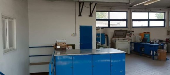 700m² Warehouse in Cinisello Balsamo, Italy No. 149538 3