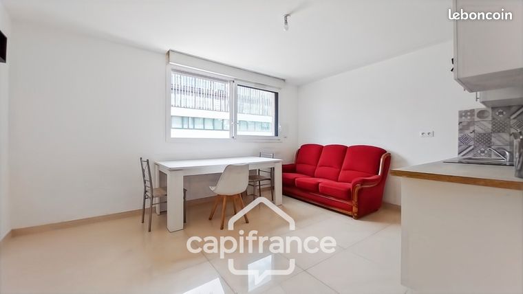 Studio in Bagnolet, France No. 363973
