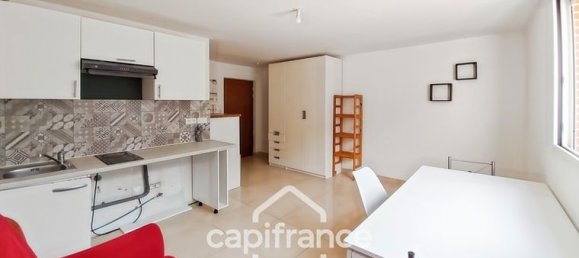 Studio in Bagnolet, France No. 363973 2