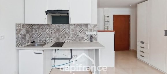 Studio in Bagnolet, France No. 363973 4