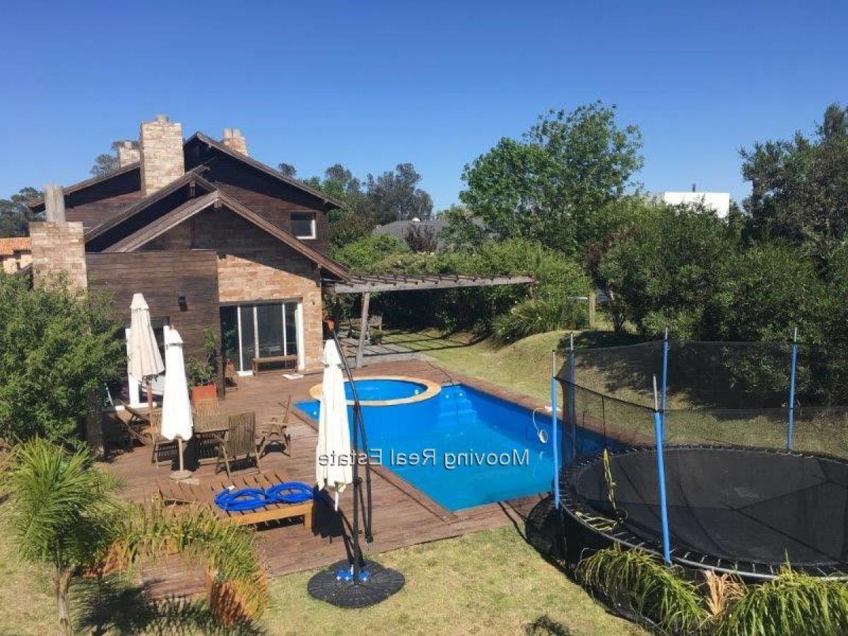 4 bedrooms House in Canelones, Uruguay No. 3128