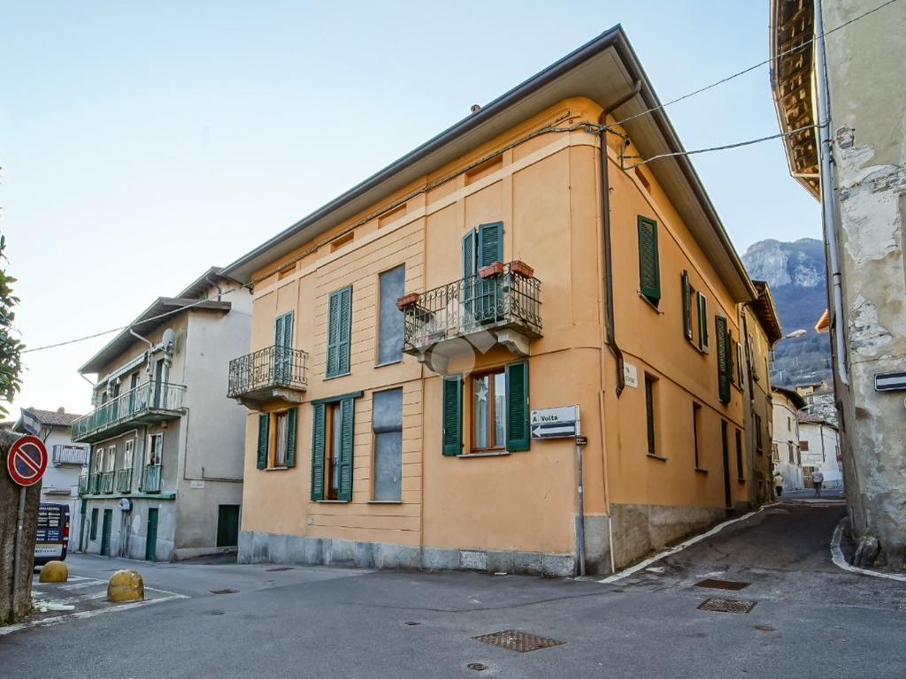 1 غرف نوم شقة في Valmadrera, Italy رقم 298380