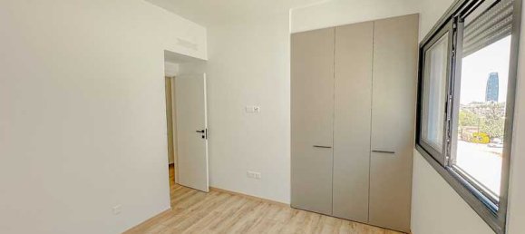 3 bedrooms Penthouse in Limassol, Cyprus No. 14043 2