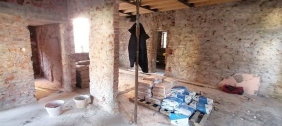 3 rooms Apartment in Lucca, Italy No. 39117 9