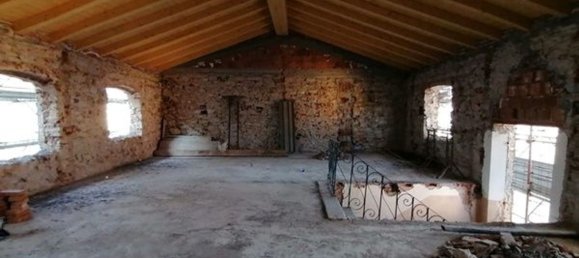 3 rooms Apartment in Lucca, Italy No. 39117 10