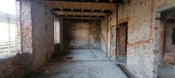 3 rooms Apartment in Lucca, Italy No. 39117 16