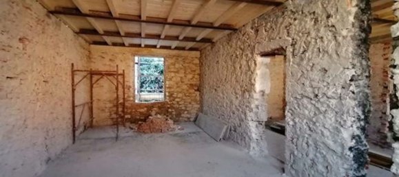 3 rooms Apartment in Lucca, Italy No. 39117 6