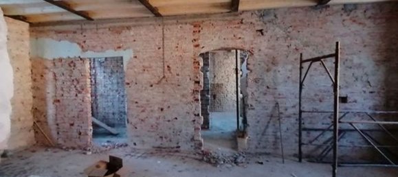 3 rooms Apartment in Lucca, Italy No. 39117 5