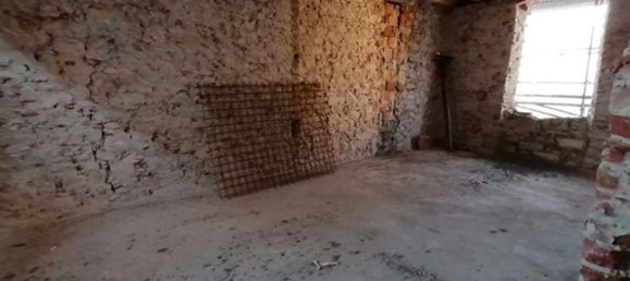 3 rooms Apartment in Lucca, Italy No. 39117 8