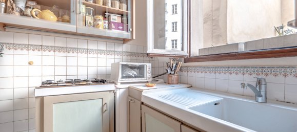 2 rooms Apartment in Paris, France No. 364044 9