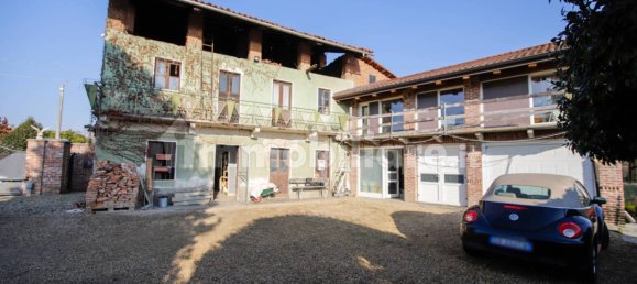 5 bedrooms House in Cirié, Italy No. 214587 6