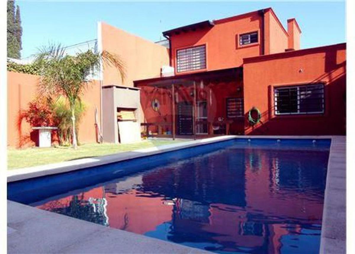 2 bedrooms House in Moron, Argentina No. 860