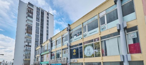 34m² Commercial property in Cascais, Portugal No. 97413 2