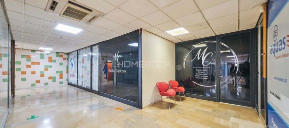 34m² Commercial property in Cascais, Portugal No. 97413 5
