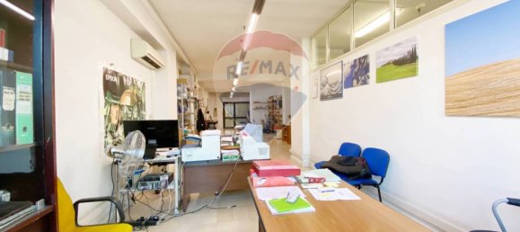 4 rooms Commercial property in Rome, Italy No. 172494 2