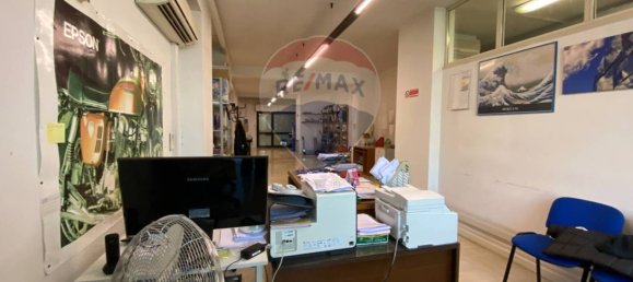 4 rooms Commercial property in Rome, Italy No. 172494 3
