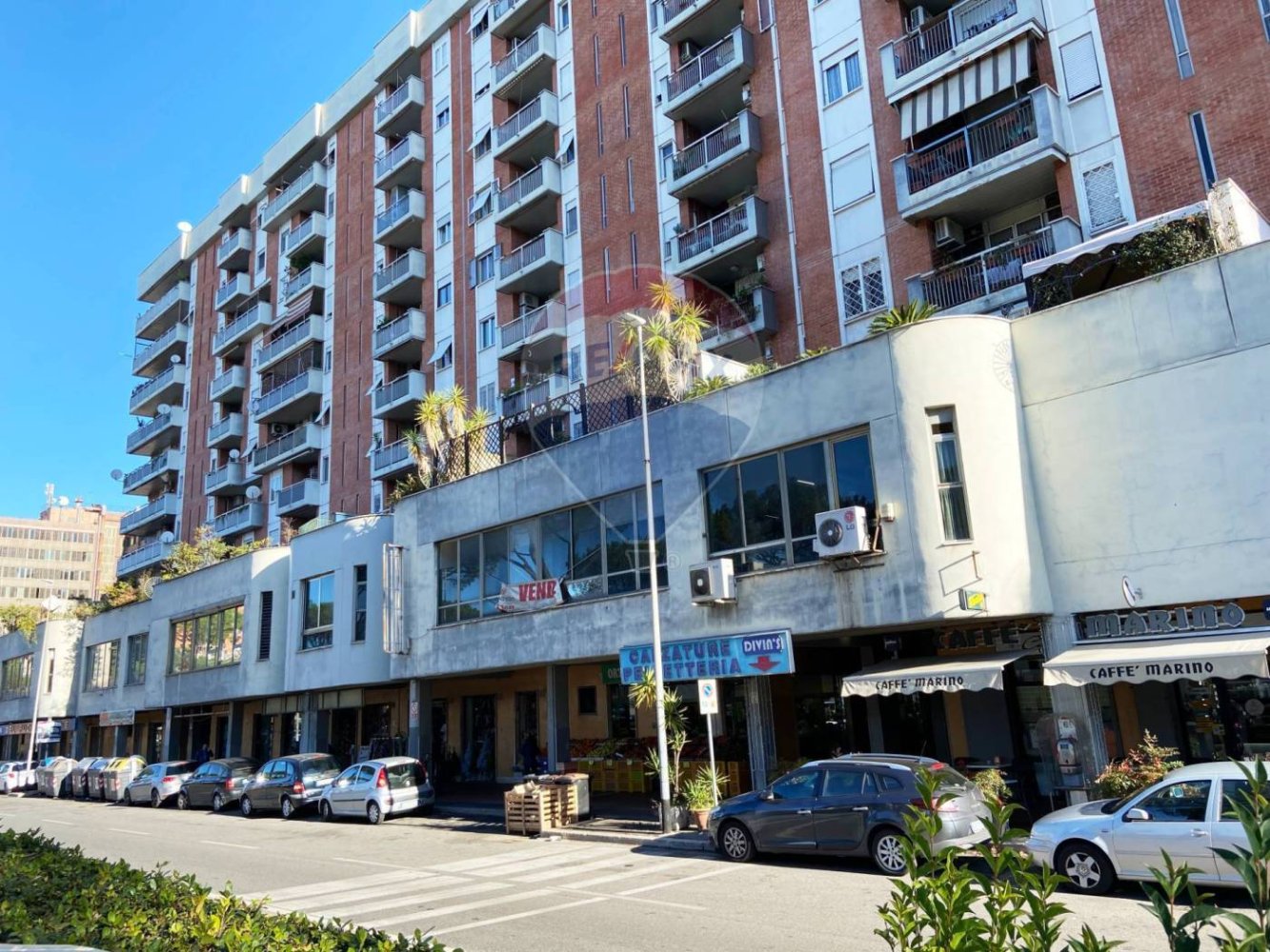 4 rooms Commercial property in Rome, Italy No. 172494