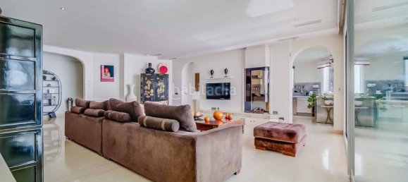 Apartamento de 3 dormitorios en Benalmádena, Spain No. 137245 20