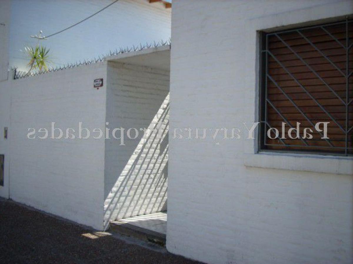 2 bedrooms House in Tres de Febrero, Argentina No. 1939
