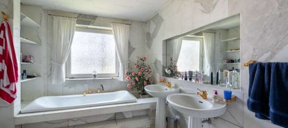 5 bedrooms House in Eimsbuttel, Germany No. 22169 6