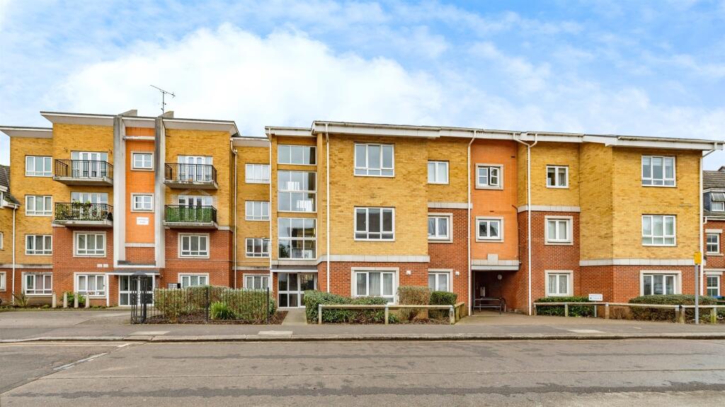 1 bedroom Apartment in Watford, United Kingdom No. 6135