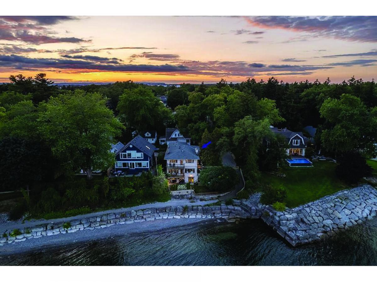 4 bedrooms House in Oakville, Canada No. 128