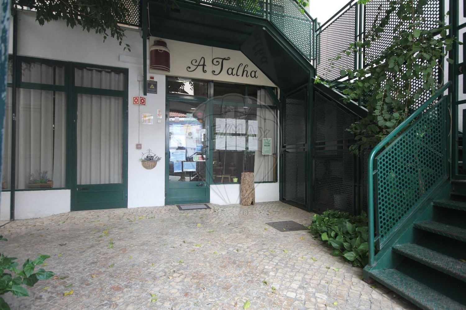 Propriété commerciale à Grandola, Portugal 491m² No. 88434