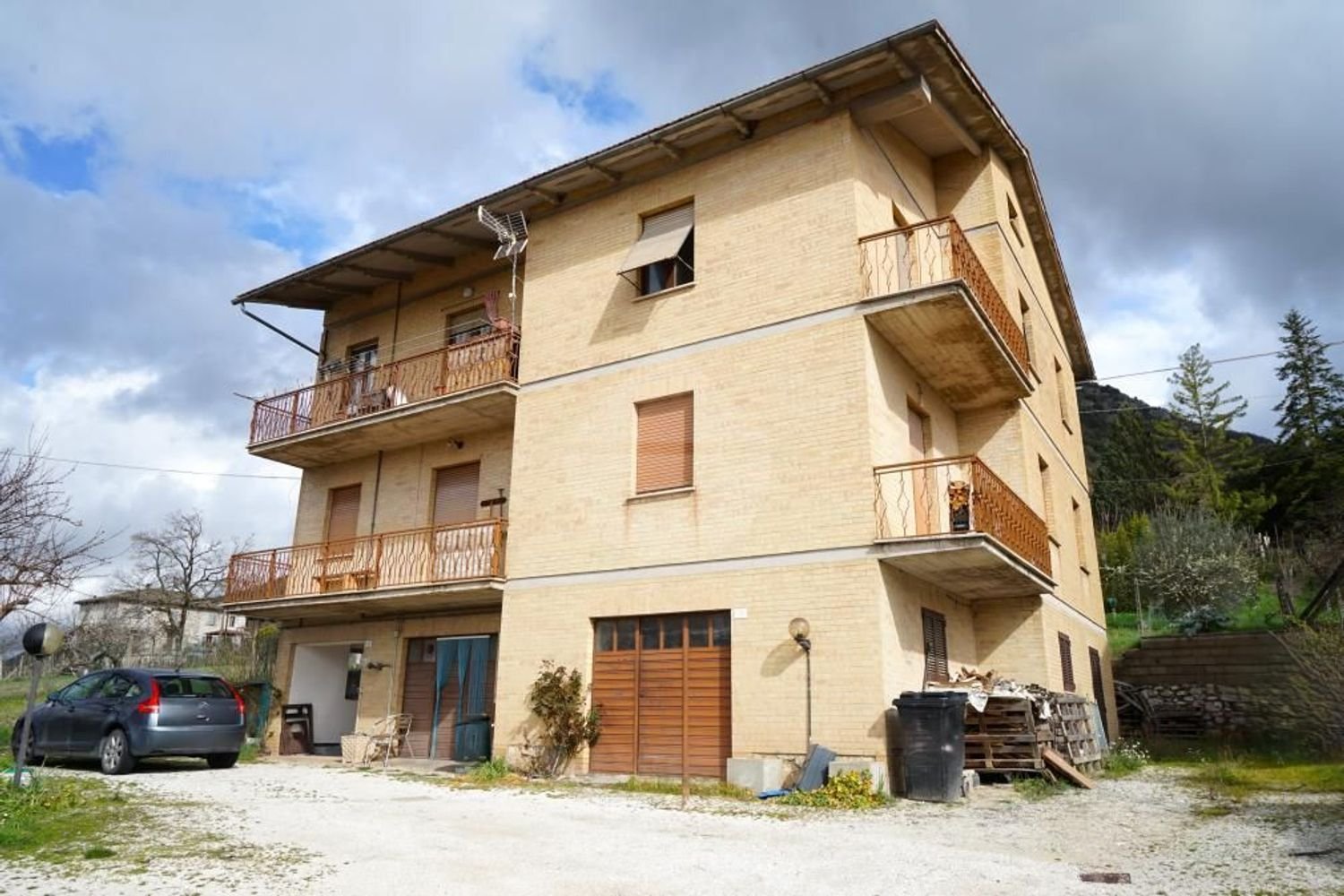 6 rooms Villa in Gubbio, Italy No. 154496