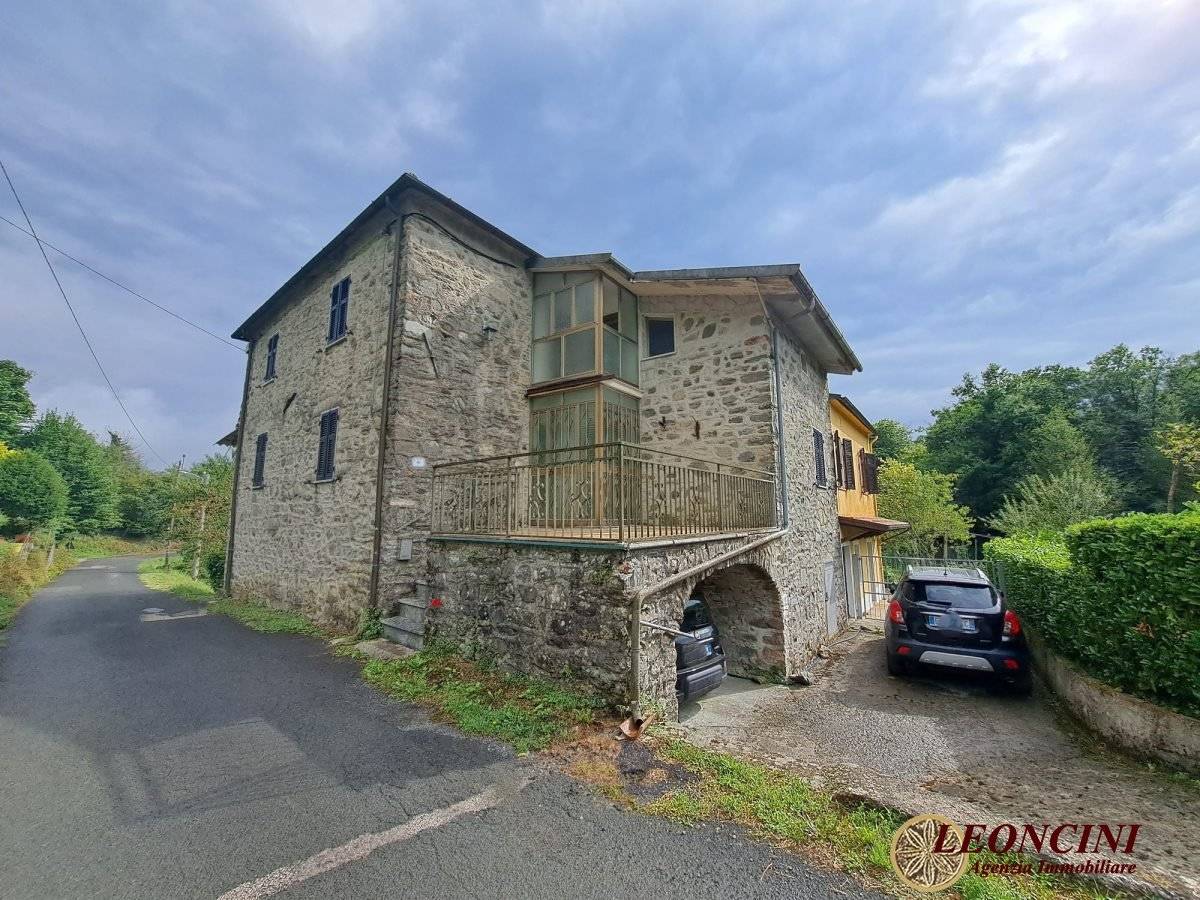 3 bedrooms Villa in Tresana, Italy No. 355299