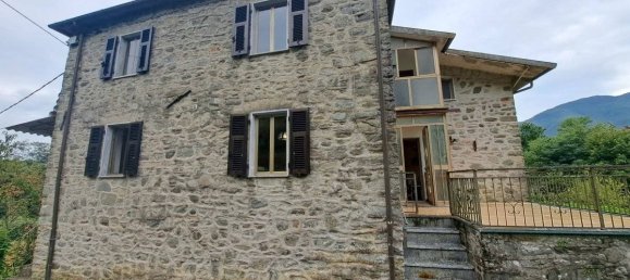 3 bedrooms Villa in Tresana, Italy No. 355299 2