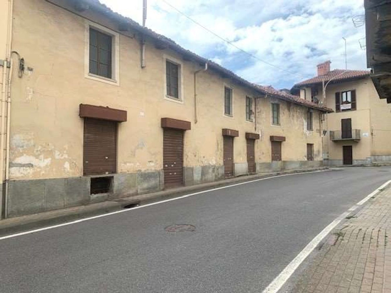  بناية في Pinerolo, Italy 725متر مربع رقم 378039
