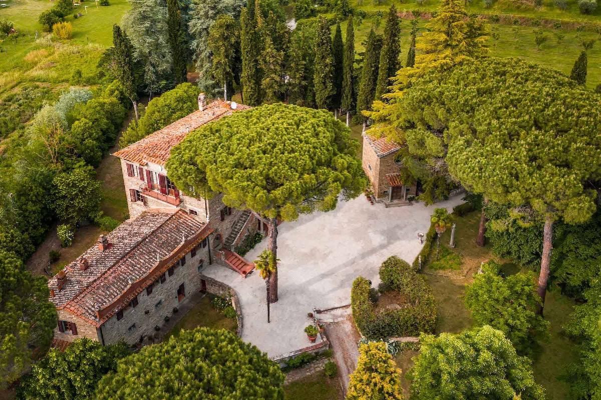 14 bedrooms Villa in Cortona, Italy No. 121511