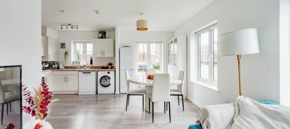 2 bedrooms Apartment in Crawley, United Kingdom No. 6287 6