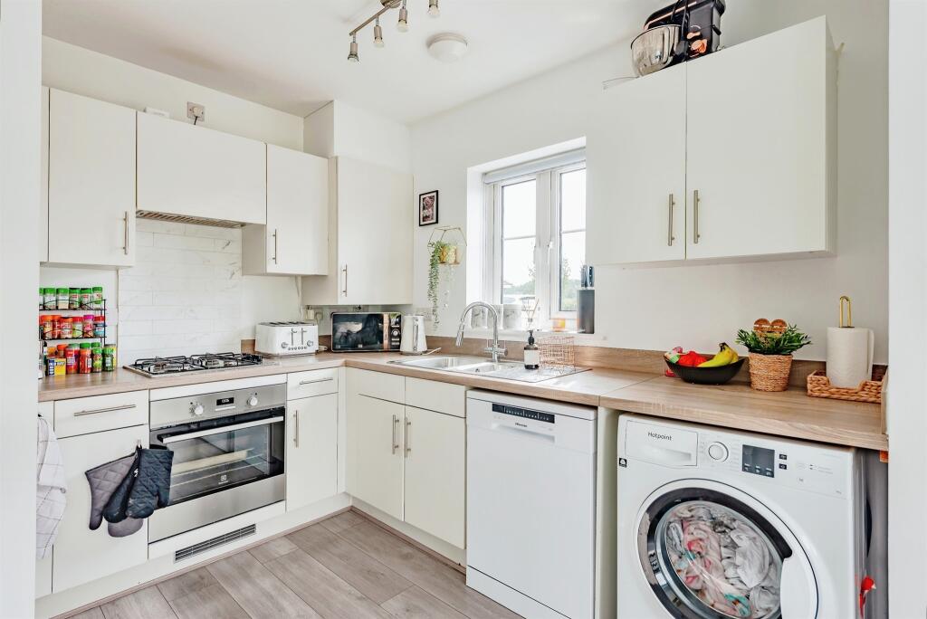 2 bedrooms Apartment in Crawley, United Kingdom No. 6287