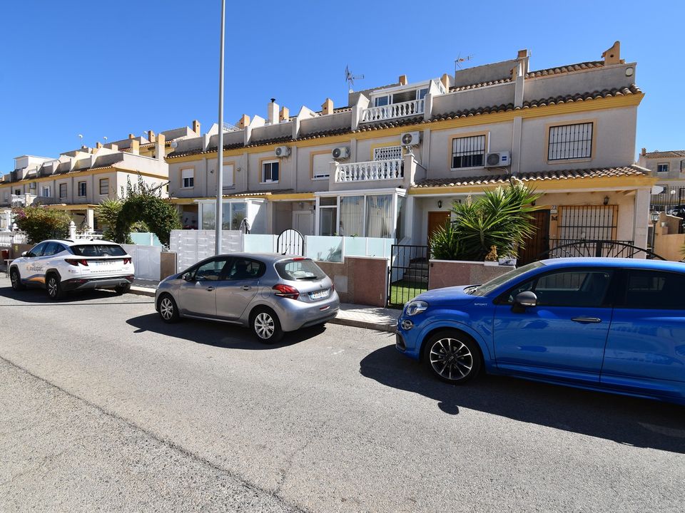 2 bedrooms Townhouse in Alicante, Spain No. 209112