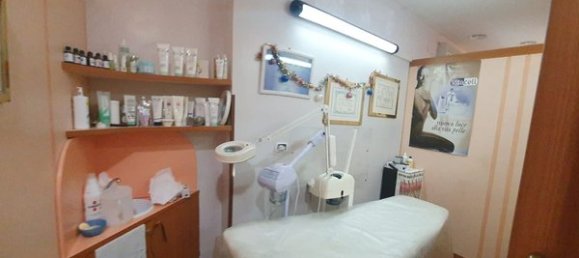 75m² Commercial property in Rome, Italy No. 137928 7