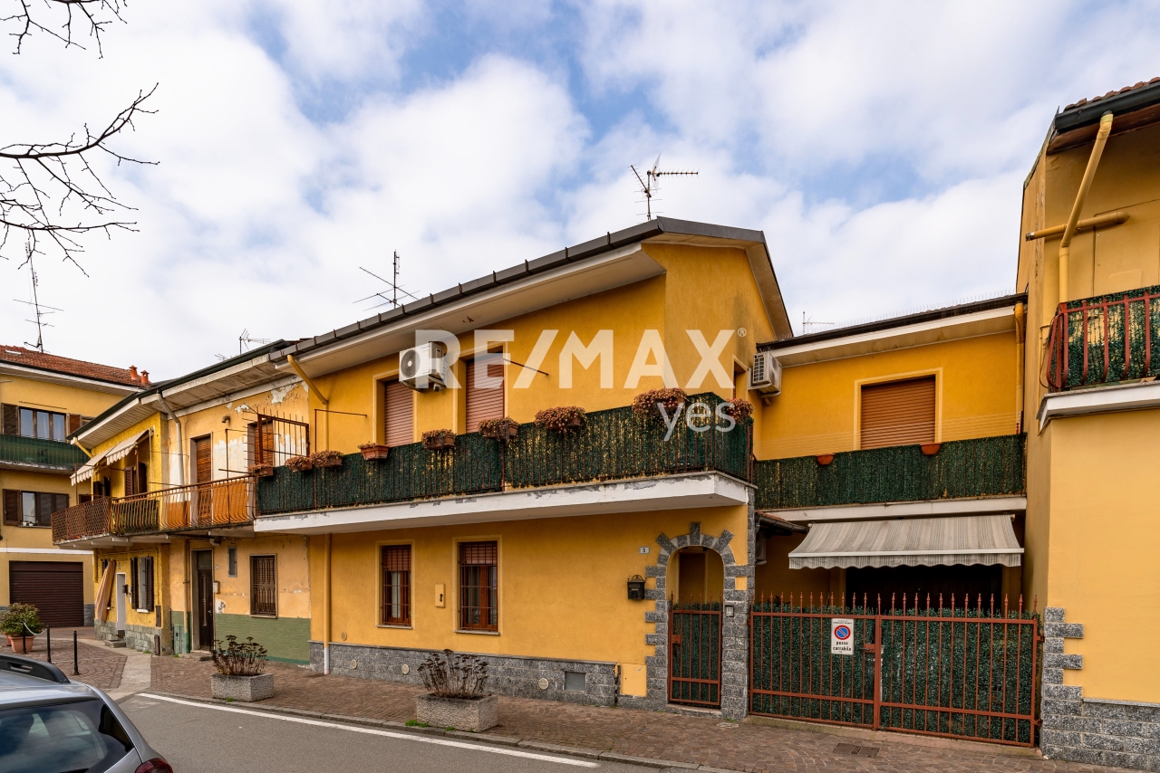 4 rooms Apartment in Garbagnate Milanese, Italy No. 165776