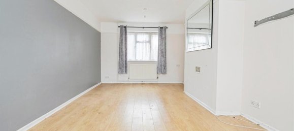 2 bedrooms House in Bushey, United Kingdom No. 6214 22