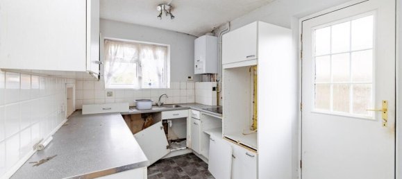 2 bedrooms House in Bushey, United Kingdom No. 6214 2