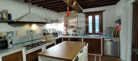 10 rooms House in Pietrasanta, Italy No. 170812 5