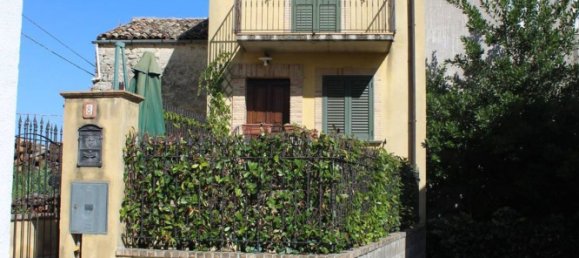 Дом с 5 комнатами в Туфилло, Италия № 84412 38