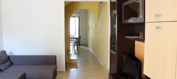 Дом с 5 комнатами в Туфилло, Италия № 84412 10