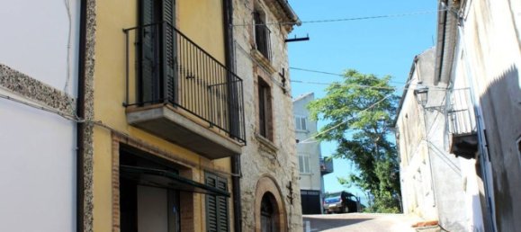 Дом с 5 комнатами в Туфилло, Италия № 84412 11