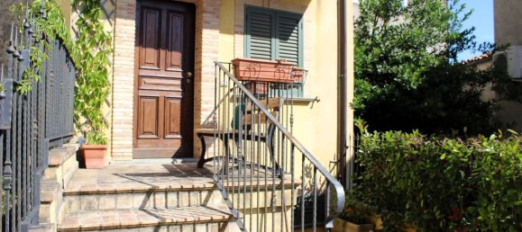 Дом с 5 комнатами в Туфилло, Италия № 84412 40