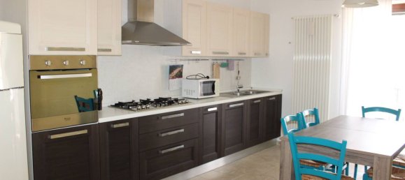 Дом с 5 комнатами в Туфилло, Италия № 84412 4