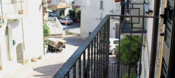 Дом с 5 комнатами в Туфилло, Италия № 84412 14