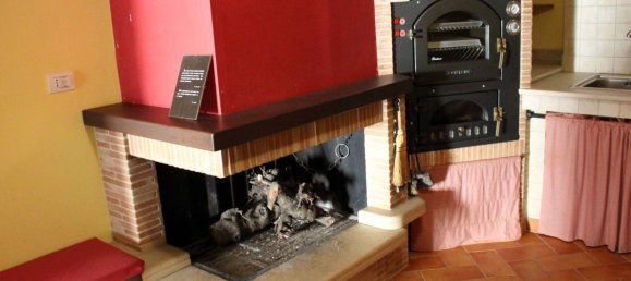 Дом с 5 комнатами в Туфилло, Италия № 84412 2