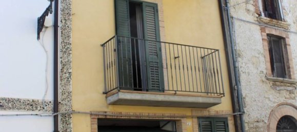 Дом с 5 комнатами в Туфилло, Италия № 84412 46