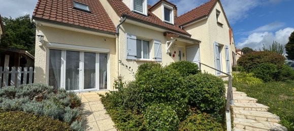 Casa de 4 dormitorios en Sonchamp, France No. 319485 2