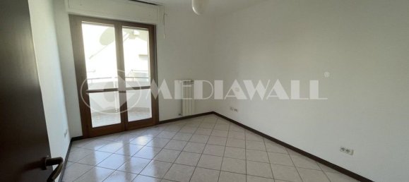 Дом с 6 комнатами в Порденоне, Италия № 93951 35